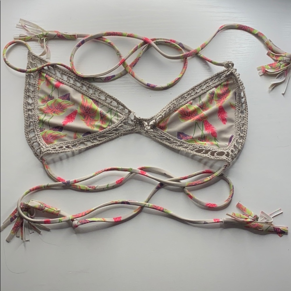 Acacia top